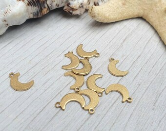 Dijes de luna creciente de latón crudo de 9 x 6 mm / 10 piezas