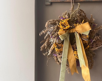 Dried Flower Wreath: Farmhouse Style Everlasting Floral Display 25cm
