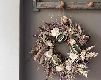 Dried Flower Wreath: Winter Home Decor, Everlasting Floral Display (25cm)