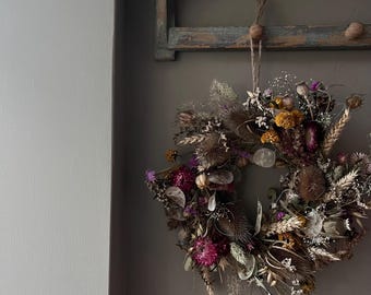 Handcrafted Dried Flower Wreath | Spring Decor (25x25cm)
