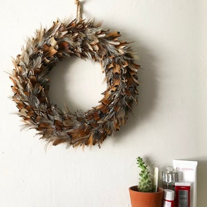 Feather wreath | Feather wall art | Farmhouse wreath | Farmhouse decor | Country wreath | Easter wreath | Spring farmhouse wreath | 30-35cm
