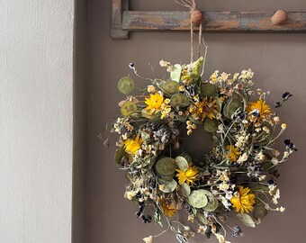 Dried Flower Wreath: Farmhouse Style Everlasting Floral Display- 25cm