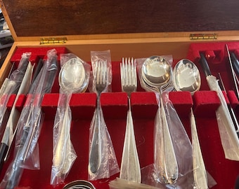 Unused Walker & Hall Sheffield Silver Plated Cutlery Set for Six, Black Handles