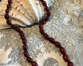 Collana vintage di perle di bachelite, perle di bachelite color ciliegia e ambra di dimensioni 20 pollici, collana di tendenza in bachelite testata, stile art déco, 36 g