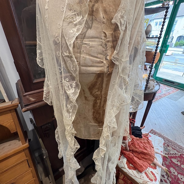 Antique Victorian Tambour Lace Wedding Shawl/Veil – Art Nouveau Ruffled Edges
