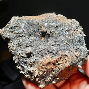 Nåljamesonit med freibergit från Yindu, Inre Mongoliet, Kina / sällsynt fiberaktigt hårliknande mineralprov / metallisk naturlig kristall