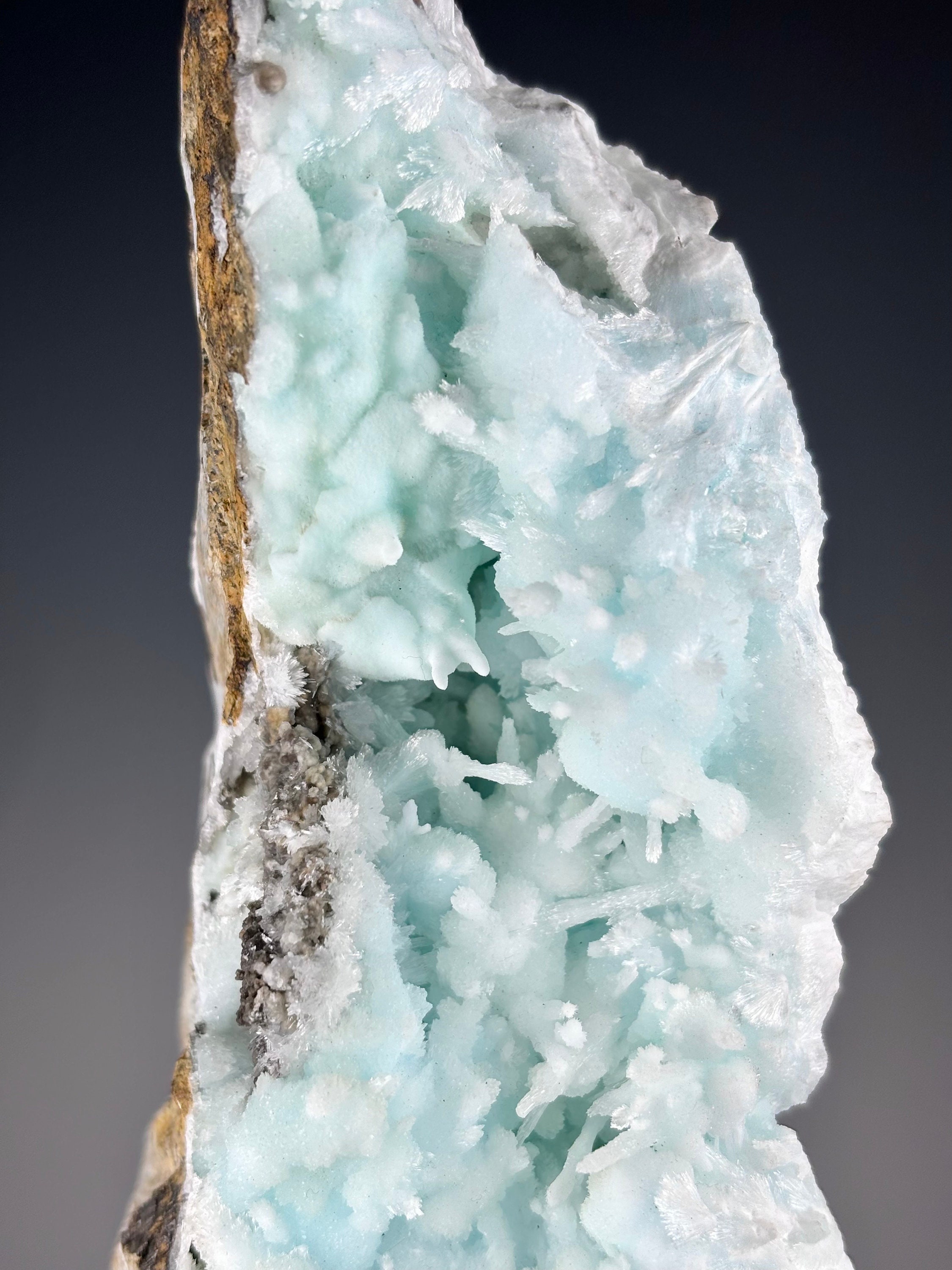 6.5インチ、中国四川省産ブルーアラゴナイト鉱物標本 / ミニチュア原石