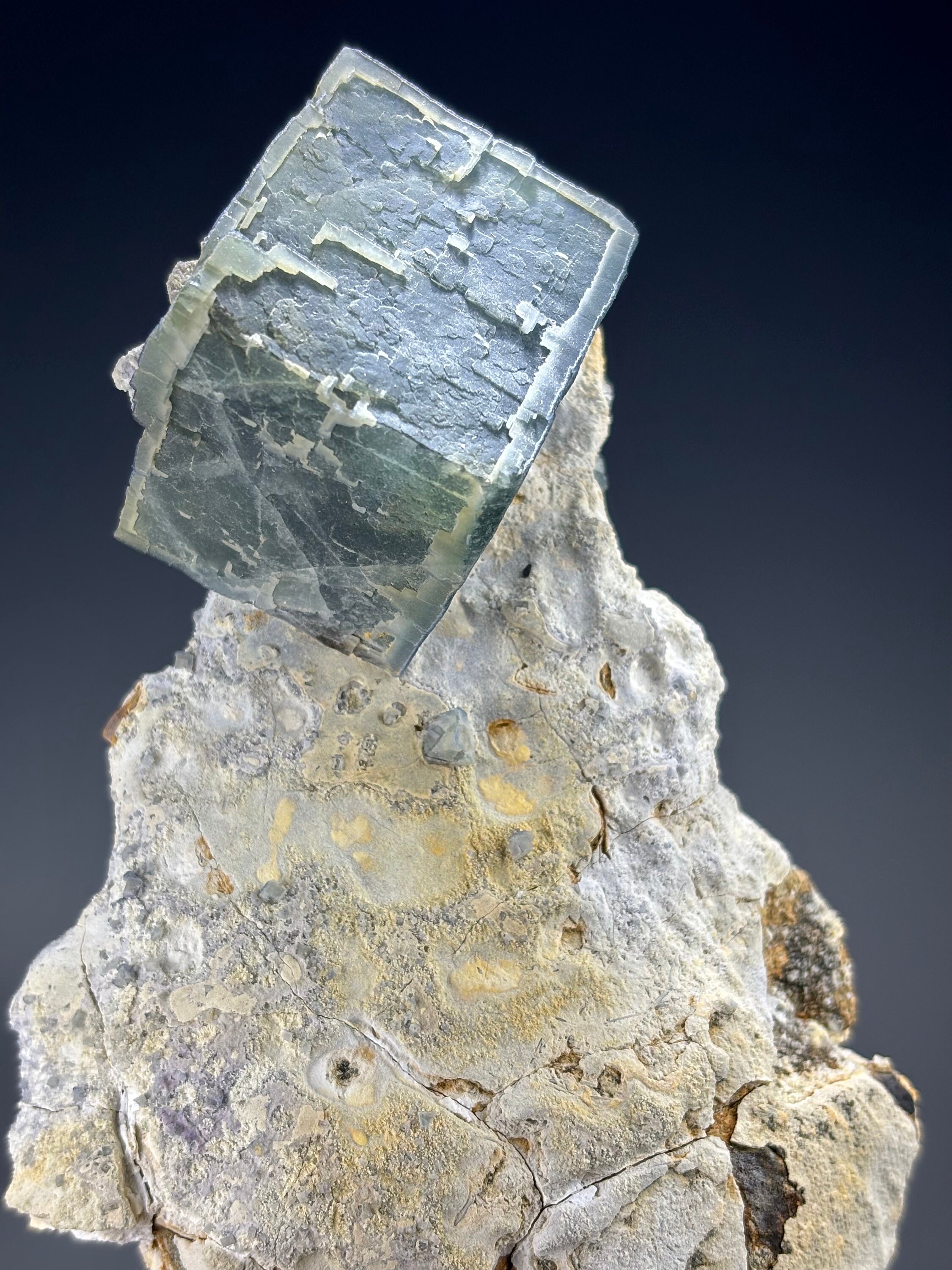 5 インチ モランディ フローライト、黄崗梁鉱山産、ケシケテン チー