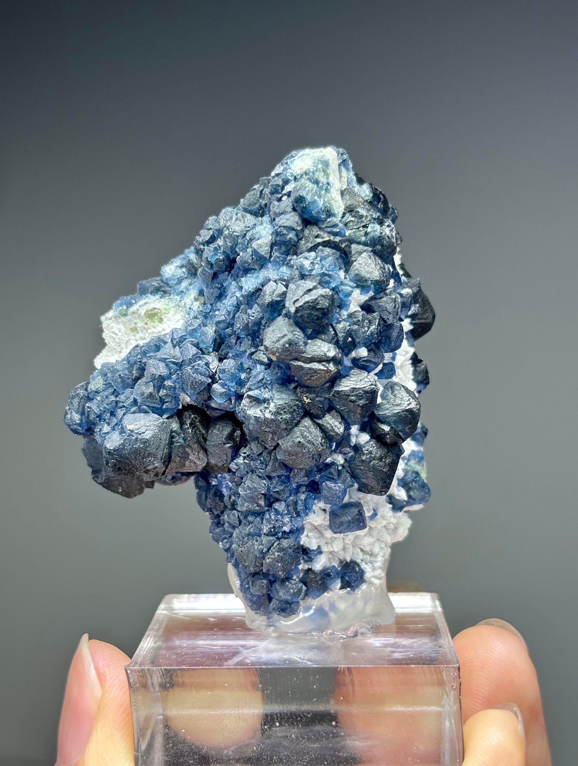 2.4インチ ブルーベリーフローライト キャンドルクォーツ 黄崗梁鉱山産