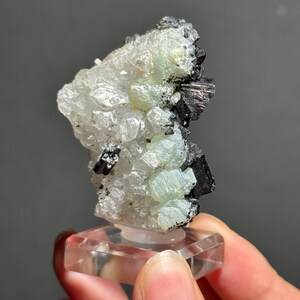 58g Prehnit med babingtonit och kvarts från Sichuan, Kina / Mineralprov naturlig kristallläkning