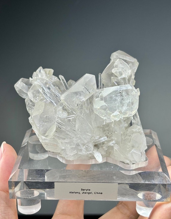 中国四川省金口河鉱山産の白色水晶上の重晶石 / 原石鉱物標本 / 原石