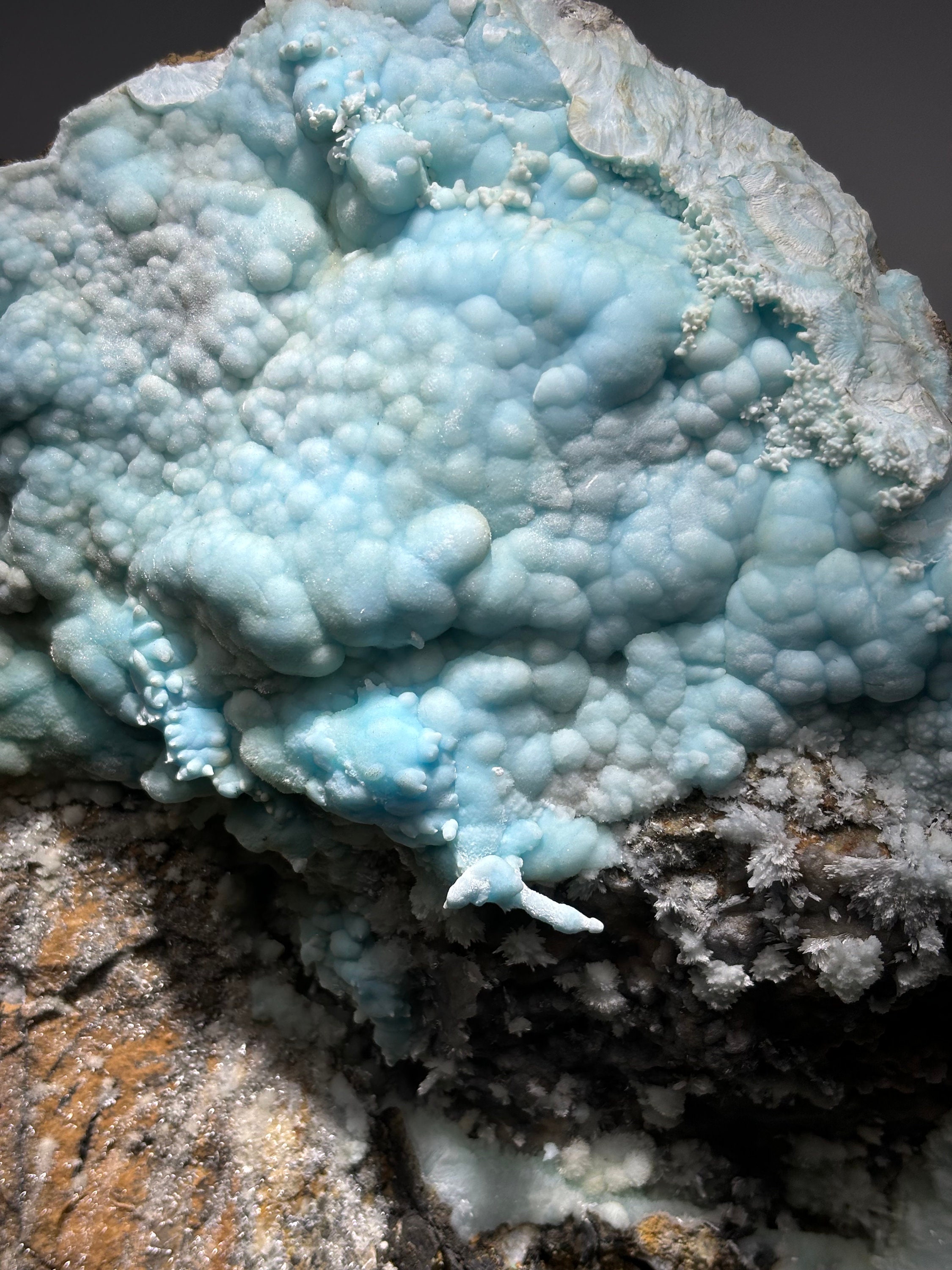 9 インチ ブルー アラゴナイト、台座付き 老君潭村、恵東社、涼山 Yi