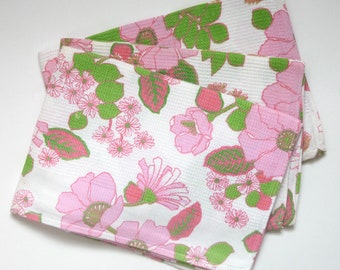3 Geschirrtücher aus Baumwolle mit Wabenmuster - rosa und grüne Blumenmuster - Vintage 60er Jahre