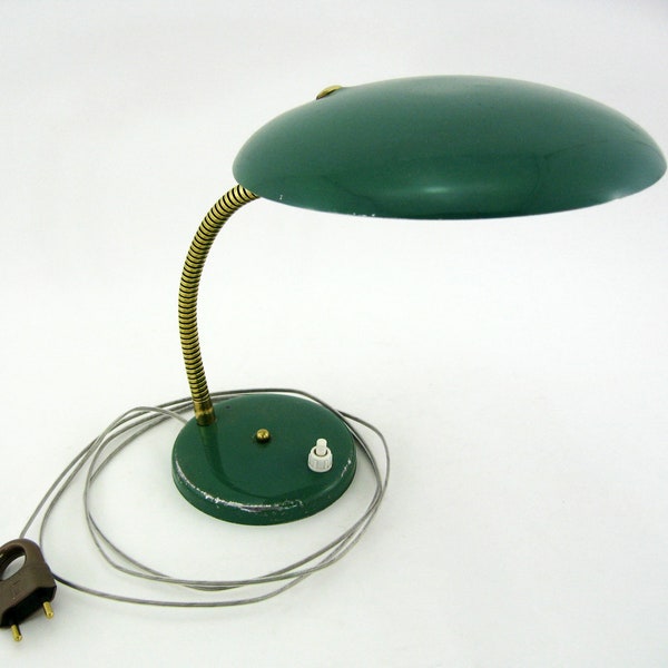 Lampe de bureau UFO en métal laqué vert et laiton - style Louis Kalff - vintage années 50