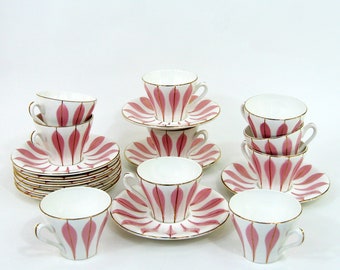 10 tasses et soucoupes en céramique blanche - décor pétales roses et liserés dorés - Digoin 9604 France - vintage années 50