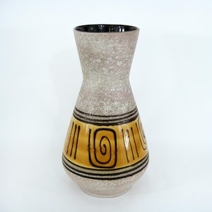 Matte rosa-beige Keramikvase - handbemaltes geometrisches Dekor - Carstens Tönnieshof - Westdeutsche Keramik - Vintage 1960er Jahre