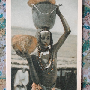 Arte de parede africana vintage - retrato de mulher africana - decoração africana - decoração boho étnica - cartão postal de 1930