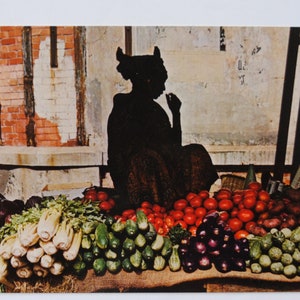 Art de femme africaine vintage - carte postale vintage femme africaine au marché - très beau portrait ethnique - art mural africain