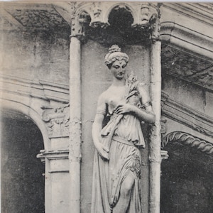 Art de châteaux français - 2 cartes postales anciennes 1920 des châteaux de Blois et Chantilly-statue de Goujon et jardin à la française-260