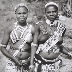 Raro arte mural africano - mapa fotográfico original de Sudáfrica - arte tribal africano - mujeres en topless adornadas con collares de cuentas