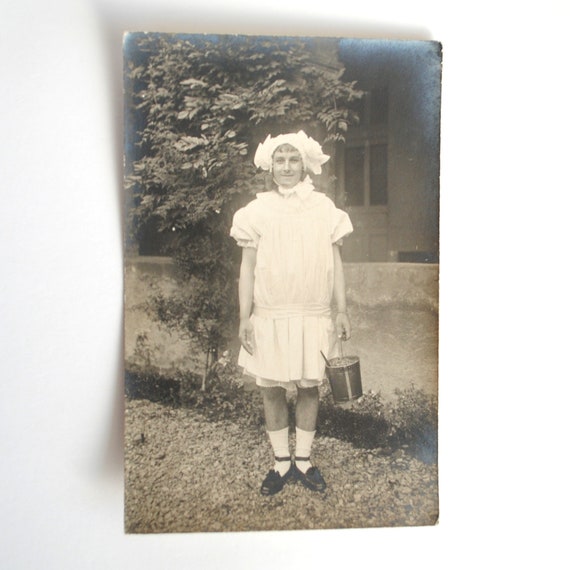 Junge Verkleidet Als Kleines Madchen Mit Kleid Socken Und Etsy