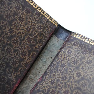 Couverture de livre miniature  vintage  / fabrication de livres / journal indésirable / support de journaling