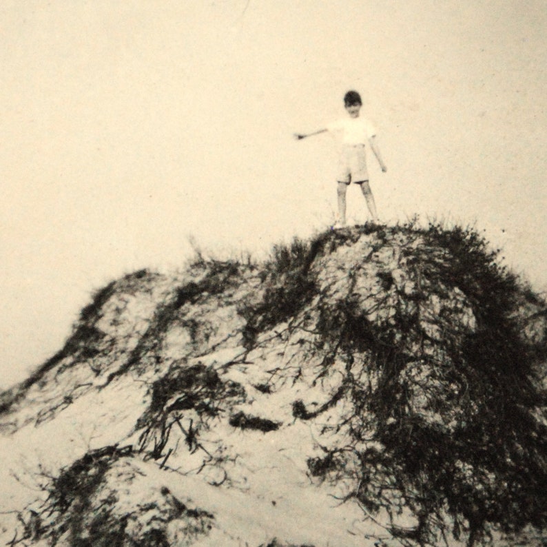4 photos-beach-seaside-child to the sea-4 small original amateur photographs black and white vintage-Belgium