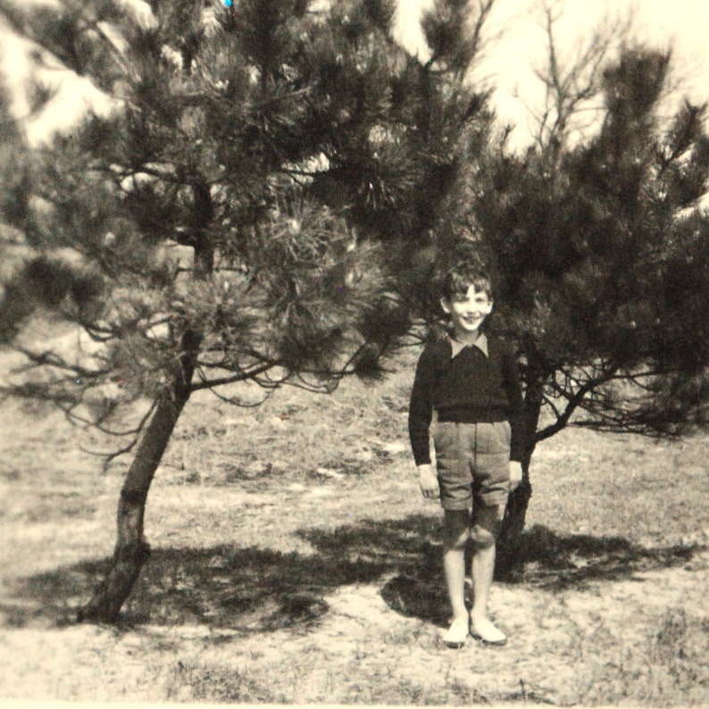 4 photos-beach-seaside-child to the sea-4 small original amateur photographs black and white vintage-Belgium