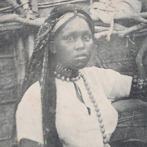 Djibouti-femme Somalis-carte postale ancienne-femme africaine avec des bijoux ethniques