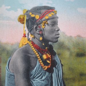 Art africain -Rare portrait femme africaine Malinké avec coiffure Foulah - art mural tribal- carte postale ancienne ethnique A27