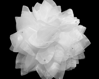 Broche Pince à cheveux bibi Mariage cérémonie - grande fleur organza strass BLANC