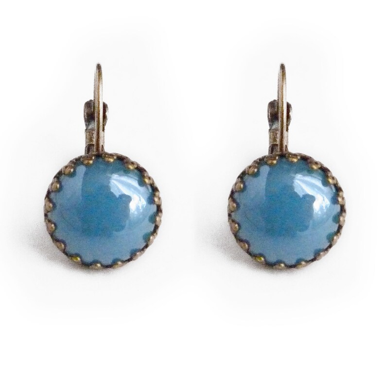 Boucles d'oreilles dormeuses argentées rétro cabochon bleu clair nacré image 4