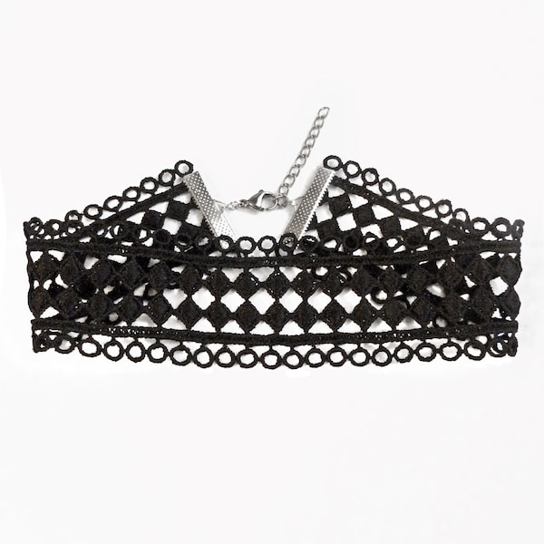 Collier choker ras du cou large dentelle noire losanges géométriques pour femme style gothique