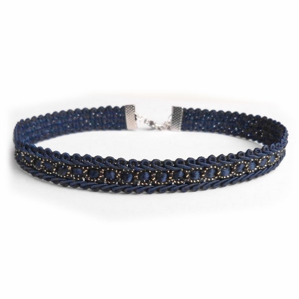 Collier choker ras du cou dentelle bleu marine style baroque pour femme, fin discret et chic