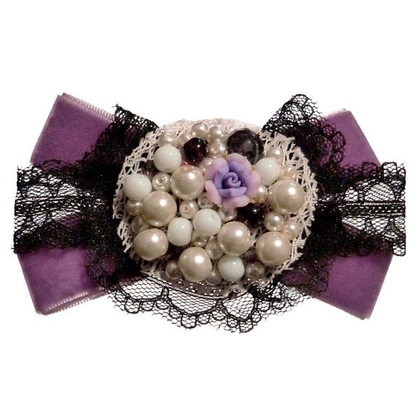 Broche gothique noeud papillon  violette et noire gothique victorien velours dentelle fleur et perles nacrées