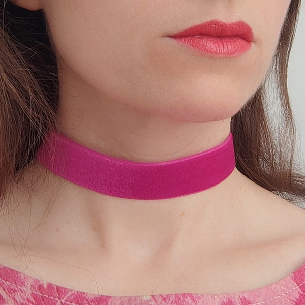 collier ras de cou choker velours large tour de cou rose fuchsia