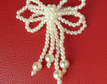 White knot brooch, in pearly pearls, wedding brooch