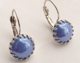 Boucles d'oreilles dormeuses argentées rétro cabochon bleu clair nacré