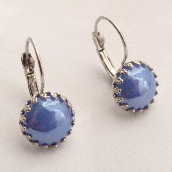 Boucles d'oreilles dormeuses argentées rétro cabochon bleu clair nacré