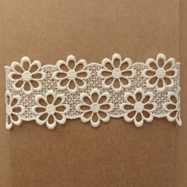 Collier choker ras du cou large dentelle blanc ou ivoire fleurs marguerites pour femme style rétro / mariage bohème