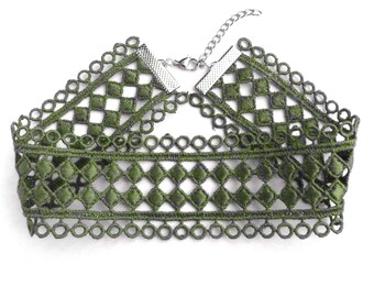 Wide green lace geometric diamond choker necklace for women
