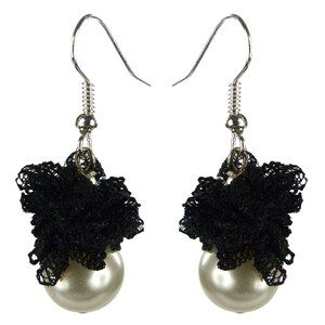 Boucles D'oreilles femme dentelle noire et perle nacrée blanche gothique lolita