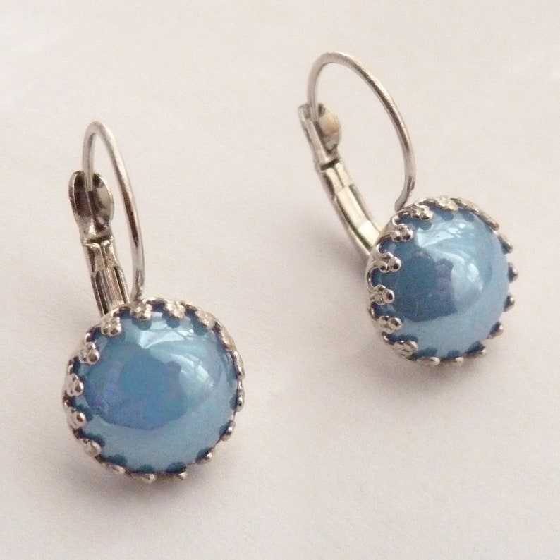 Boucles d'oreilles dormeuses argentées rétro cabochon bleu clair nacré Argenté + Bleu B