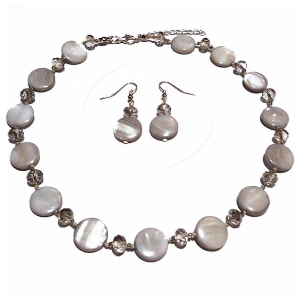 Parure femme Collier et boucles d'oreilles classique Nacre gris argenté et perles facettes