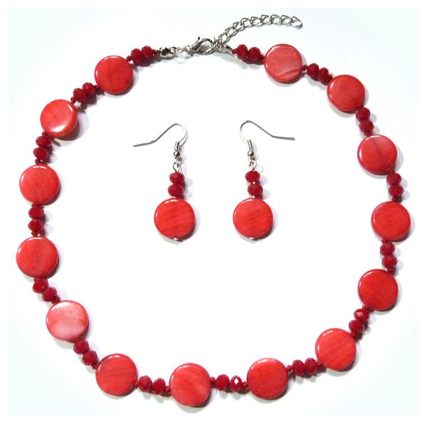 Parure femme Collier et boucles d'oreilles classique nacre rouge perles verre opaque facettes