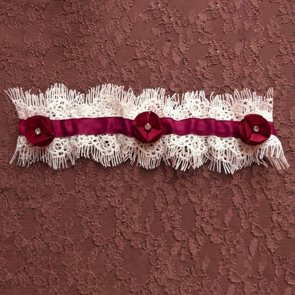 Jarretière mariage satin Rouge bordeaux dentelle blanche détails cristal - plusieurs tailles