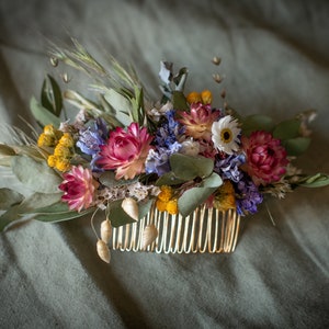 Bespoke dried flower hair combs and hair pins. Natural dried flower hair pieces.  Stunning floral wedding / bridal hair accessories