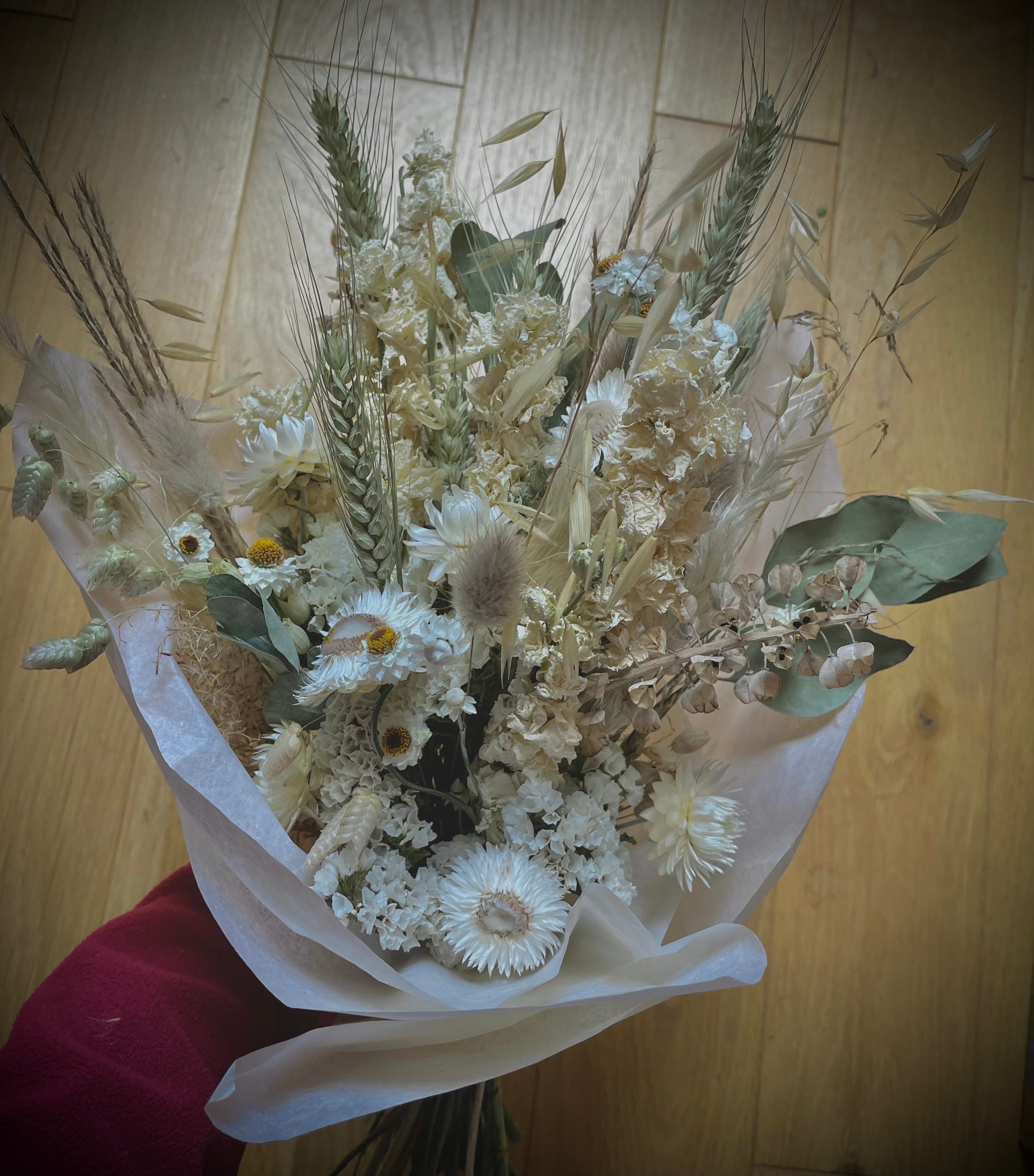 Neutral / white dried flower bouquet. British grown naturally dried