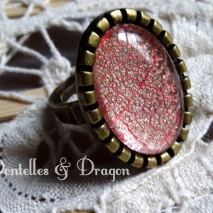 Light green natural leaf ring with red veins