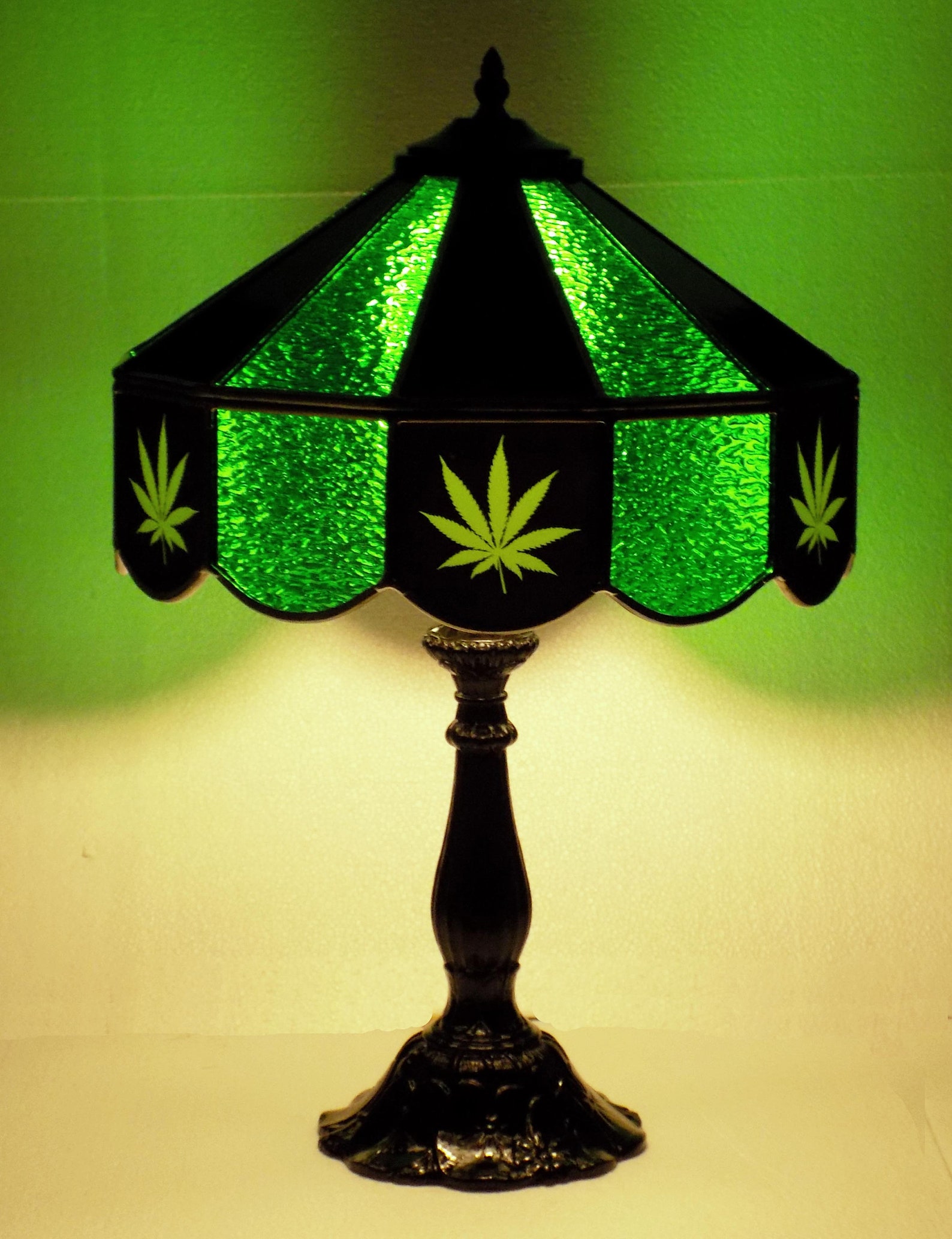 Marijuana Leaf Stained Glass Table Lamp Etsy